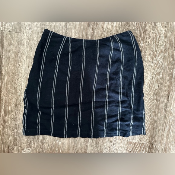 Stripped Abercrombie & Fitch pinstriped mini skirt with tie size XS - Picture 4 of 5